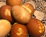 Foto del paso 8 de la receta: Huevos de Pascua, decorados con un tinte natural