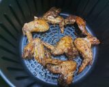 A picture of step 5 of Garlic chicken wings with paramesan cheese in airfryer.