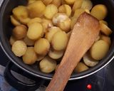 Petrezselymes, fokhagymás, rozmaringos krumpli recept fázis 1 fotója