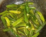 A picture of step 3 of Bhindi do pyaza.