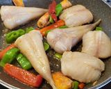 Foto del paso 3 de la receta: Zarzuela de rape con almejas y langostinos