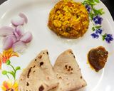 A picture of step 2 of Paneer bhurji with chapati.