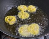 A picture of step 3 of Jalebii.