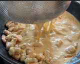Foto del paso 4 de la receta Pasta con langostinos y salsa de leche de coco
