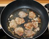 Szűzpecsenye tejszínes hagymamártásban recept fázis 2 fotója
