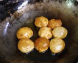 A picture of step 3 of Dahi poori chat.