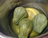 Foto del paso 1 de la receta: Chayotes con albahaca