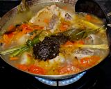 Foto langkah ke 3 dari resep Ayam Kuah Hitam Pandan Wangi🍗🥘_ (dng.Creamer).