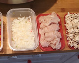 Foto del paso 2 de la receta: Tallarines de pollo en salsa de ostras