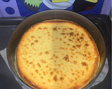 Foto del paso 4 de la receta: Tarta de queso al horno con toppings de galleta y virutas de chocolate