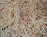 Foto del paso 3 de la receta: Espaguetis con salmón y gambas
