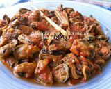 Foto langkah ke 3 dari resep Tumis kerang pedas manis.
