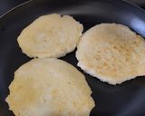 Foto del paso 3 de la receta: Arepa🥯rellena de pollo🍗 hawaiano🍍y queso🫓🧅🧀