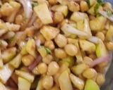 A picture of step 12 of Iftar special layer wali chana chat.