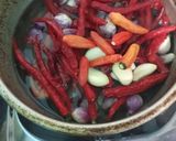 Foto langkah ke 2 dari resep Sambal Cumi Asin.