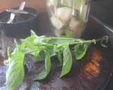 Foto del paso 4 de la receta: Batido de pera con albahaca