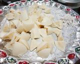 A picture of step 1 of Leftover idli poha.