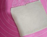 A picture of step 2 of Banana puff pastry.