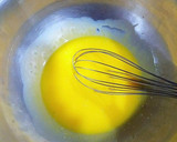 Foto del paso 3 de la receta: Yemas confitadas en almíbar de esencia almendras, canela y anís