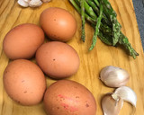 Foto del paso 1 de la receta: Revuelto de gambas al ajillo y trigueros frescos