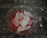 Foto langkah ke 3 dari resep Strawberry Soda Drink.