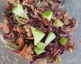 Foto del paso 3 de la receta: Ensalada de col lombarda repollo y manzana
