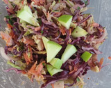 Foto del paso 3 de la receta: Ensalada de col lombarda repollo y manzana