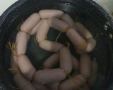 Foto langkah ke 7 dari resep Homemade Chicken Bratwurst.