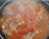 Foto del paso 7 de la receta: Chuletas de cordero en salsa de pimiento
