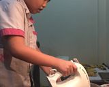 Hình bước làm 2 của món Bánh quy ngón tay kinh dị