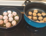 Foto del paso 7 de la receta: Albóndigas de pollo, pavo y jamón a la jardinera