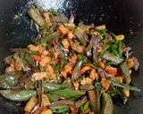 Foto langkah ke 5 dari resep Oseng Terong Telunjuk Tempe Ikan Asin.