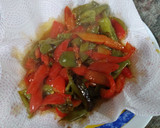 Foto del paso 5 de la receta: Pimiento verde italiano con pimiento rojo huevos fritos
