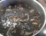 Foto del paso 7 de la receta: Patatas con calamares o pota, en su tinta