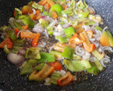 Foto del paso 3 de la receta: Arroz rojo con Maíz