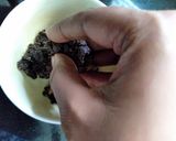 A picture of step 2 of Choco Oats Cashew cookies.