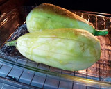 Foto del paso 3 de la receta: Berenjenas y pimientos al horno con picada de hierbas aromáticas