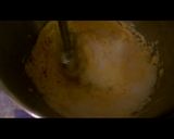 A picture of step 2 of Noreos Vaniila cupcake.