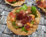 Foto langkah ke 4 dari resep Salad Wonton Cups.