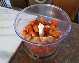 A picture of step 8 of Bornmann's Vegan Carrot Hummus.