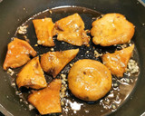 Foto del paso 2 de la receta: Setas y Espárragos al ajillo con Huevo frito
