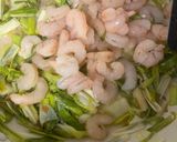 Foto del paso 3 de la receta: Revuelto de ajitos tiernos y gambas !!!