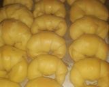 Foto del paso 6 de la receta: Medialunas saladas rellenas sin hojaldre