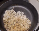 Foto del passaggio 3 della ricetta Bocconcini di pollo allo champagne con zafferano