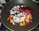 Foto langkah ke 3 dari resep Tumis Jamur Tiram Pedas.