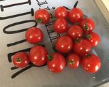 Une image de l'étape 8 de Salade surprise de pommes de terre aux tomates cerises, petits oignons blancs et lomo fumé.