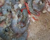 Foto langkah ke 2 dari resep Tumis udang bunga bawang.