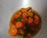 Foto langkah ke 3 dari resep Tumis jamur kancing.