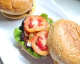 Foto langkah ke 5 dari resep Spesial burger daging sapi.