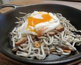 Foto del paso 7 de la receta Gulas con Shiitake y huevo escalfado